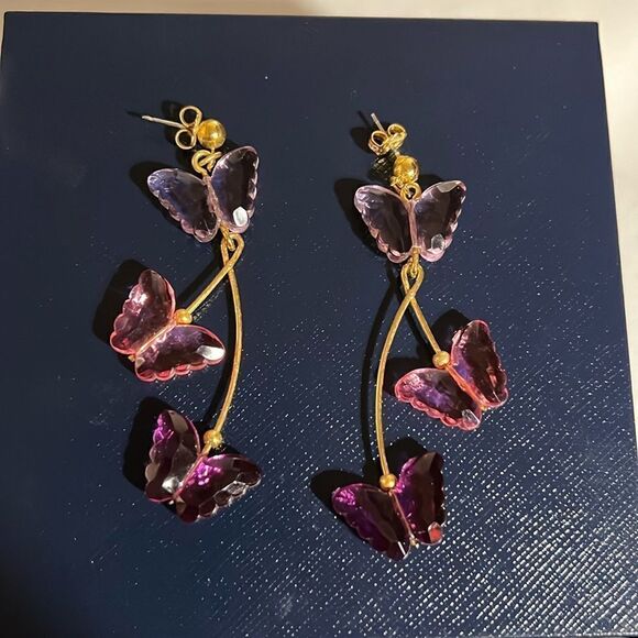 Vintage Avon butterfly pierced earrings - Picture 2 of 3
